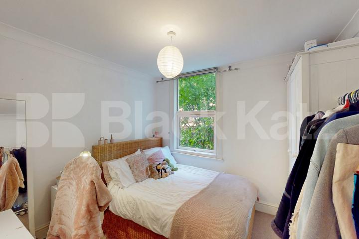 Spacious garden flat on bordering Clapham and Brixton. Ashmere Grove, Clapham / Brixton